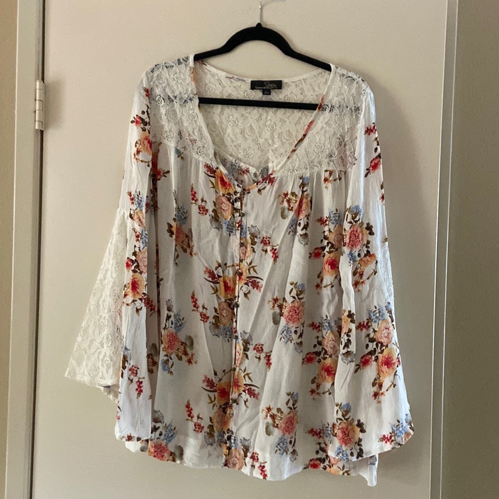 Suzanne Betro long lace sleeve top.